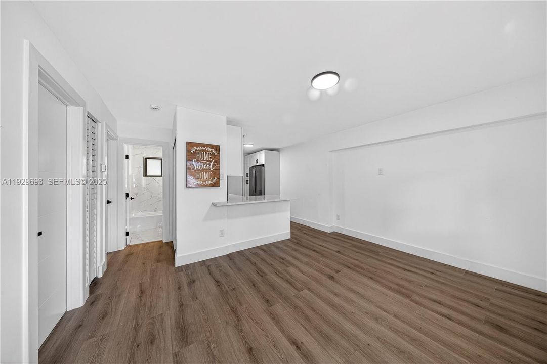 For Rent: $2,950 (2 beds, 1 baths, 1408 Square Feet)