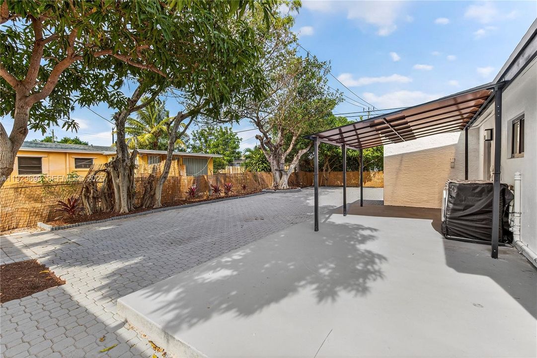 For Rent: $2,950 (2 beds, 1 baths, 1408 Square Feet)