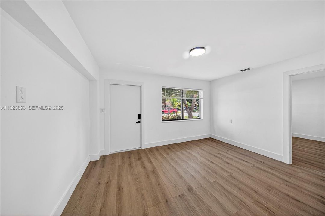 For Rent: $2,950 (2 beds, 1 baths, 1408 Square Feet)