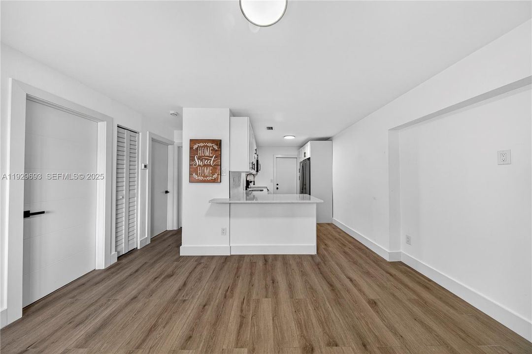 For Rent: $2,950 (2 beds, 1 baths, 1408 Square Feet)