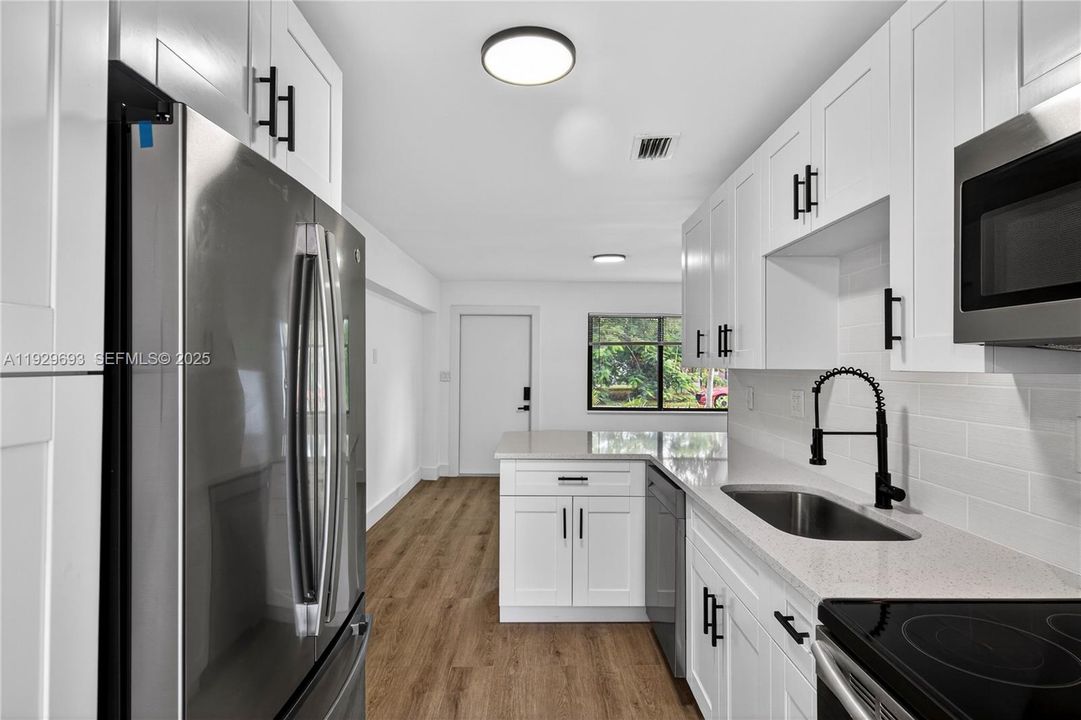 For Rent: $2,950 (2 beds, 1 baths, 1408 Square Feet)