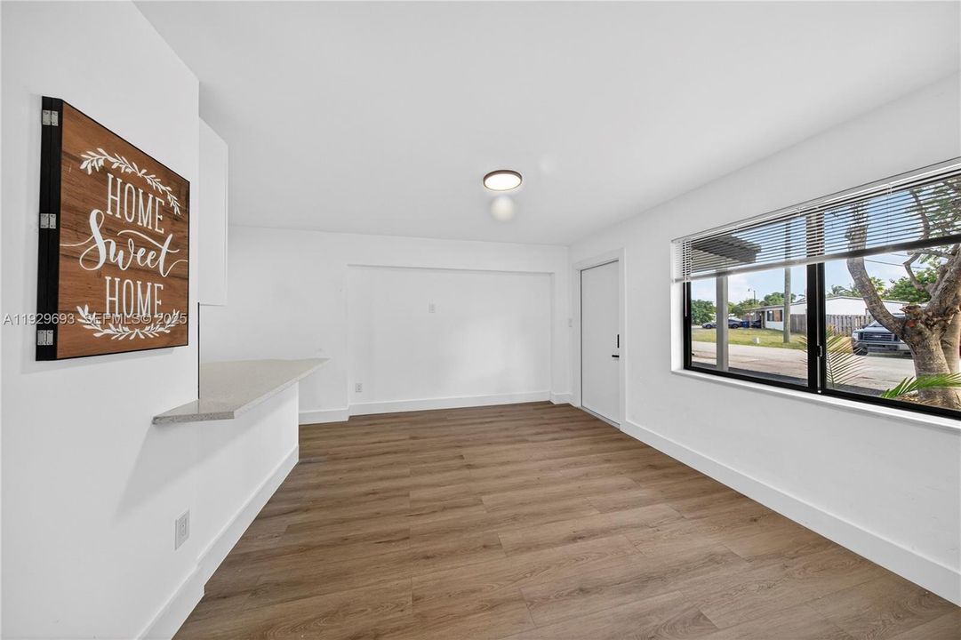 For Rent: $2,950 (2 beds, 1 baths, 1408 Square Feet)