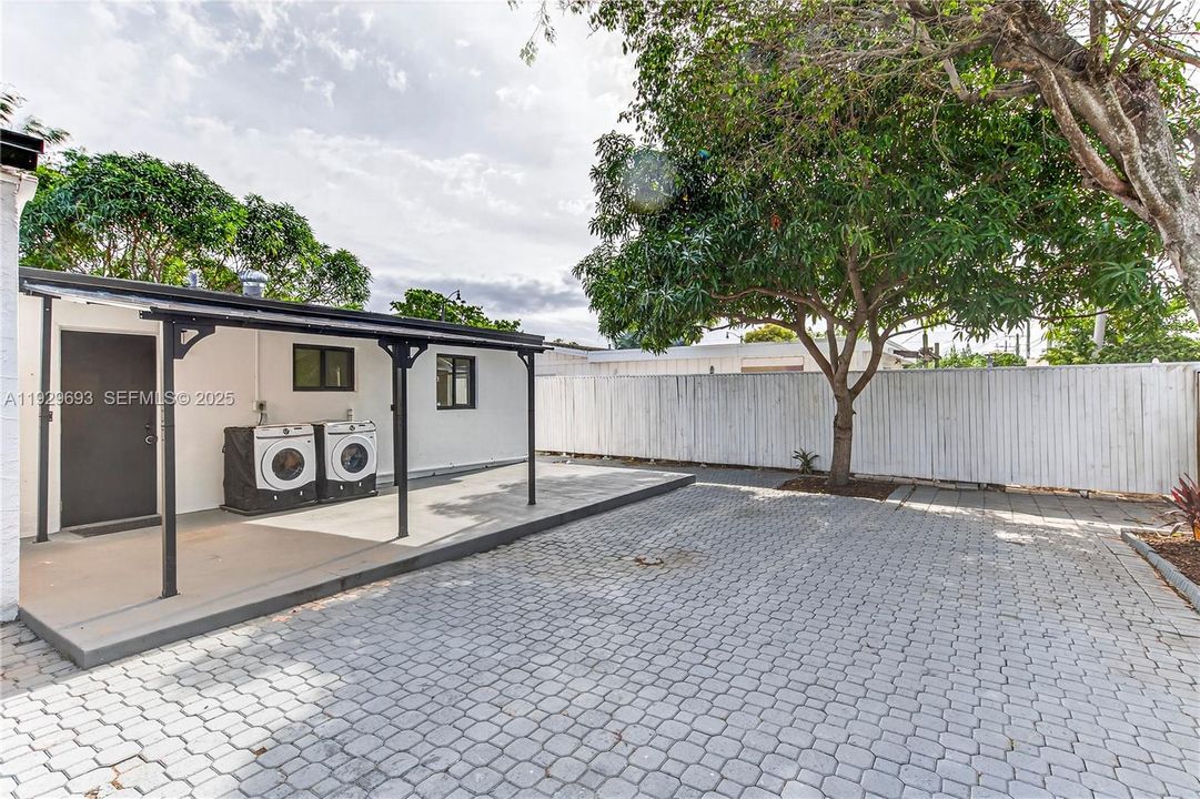 For Rent: $2,950 (2 beds, 1 baths, 1408 Square Feet)