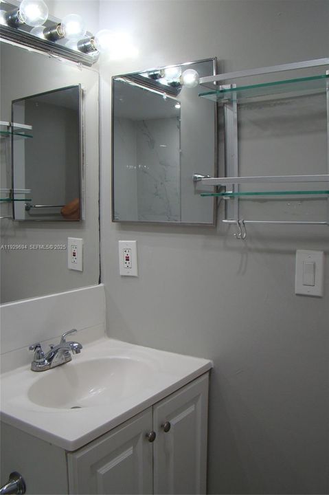 出租: $1,750 (2 贝兹, 2 浴室, 855 平方英尺)