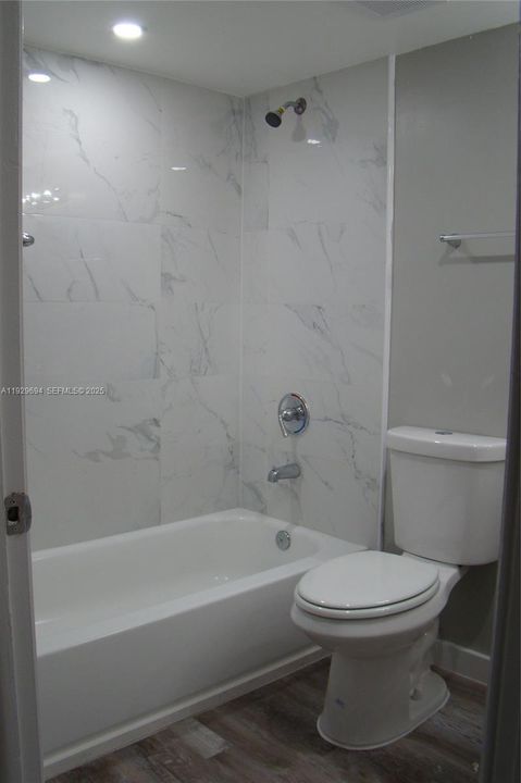 出租: $1,750 (2 贝兹, 2 浴室, 855 平方英尺)