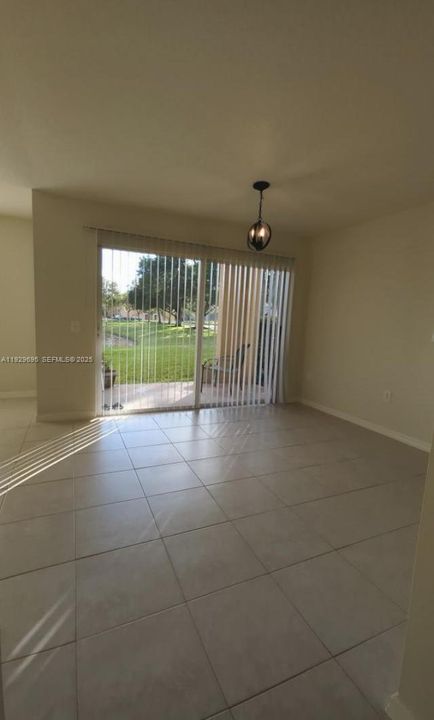 For Sale: $180,000 (1 beds, 1 baths, 760 Square Feet)