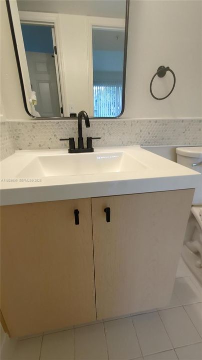 For Sale: $180,000 (1 beds, 1 baths, 760 Square Feet)