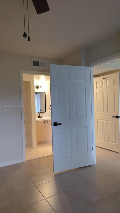 For Sale: $180,000 (1 beds, 1 baths, 760 Square Feet)