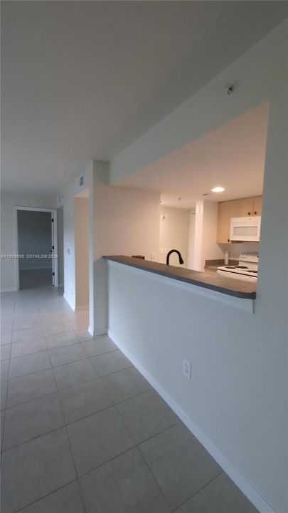 For Sale: $180,000 (1 beds, 1 baths, 760 Square Feet)