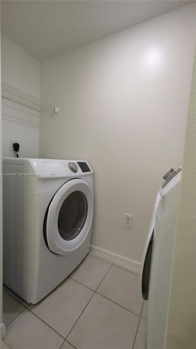 For Sale: $180,000 (1 beds, 1 baths, 760 Square Feet)