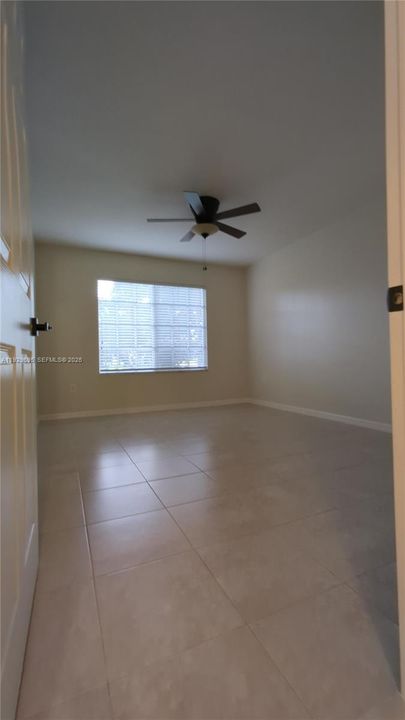 For Sale: $180,000 (1 beds, 1 baths, 760 Square Feet)