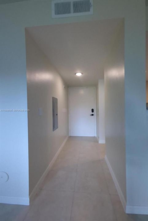 For Sale: $180,000 (1 beds, 1 baths, 760 Square Feet)