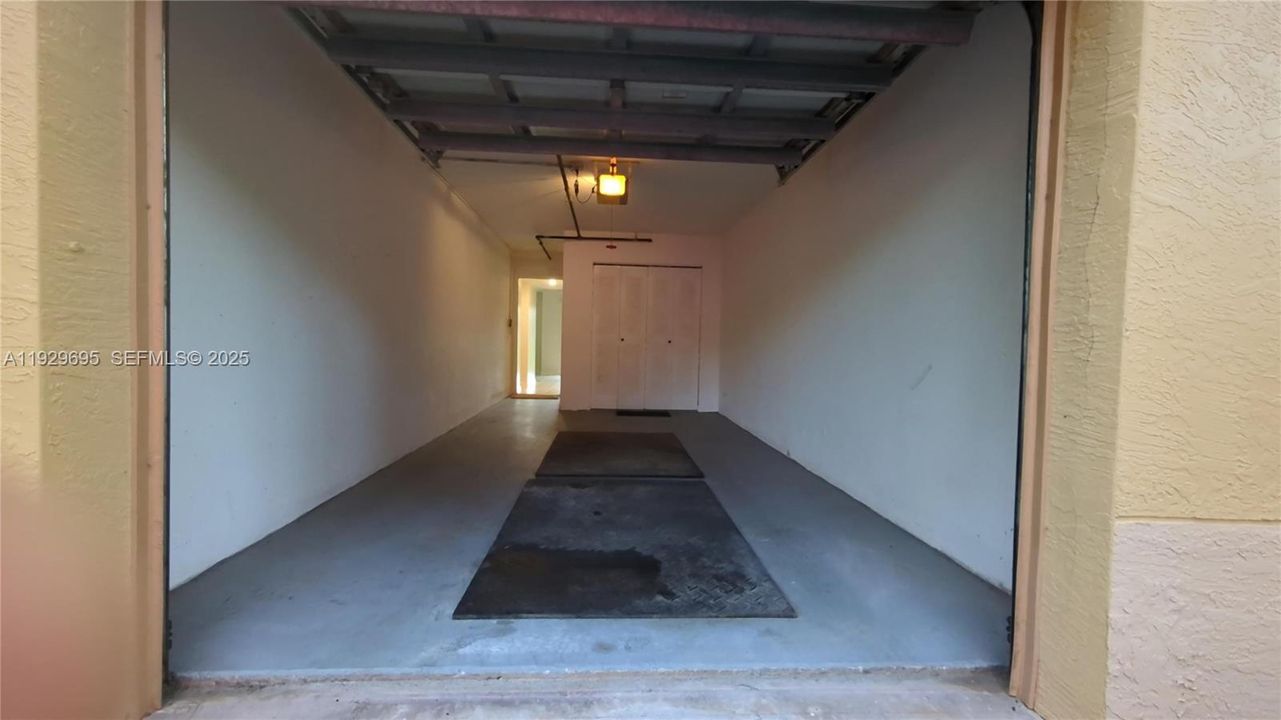 For Sale: $180,000 (1 beds, 1 baths, 760 Square Feet)