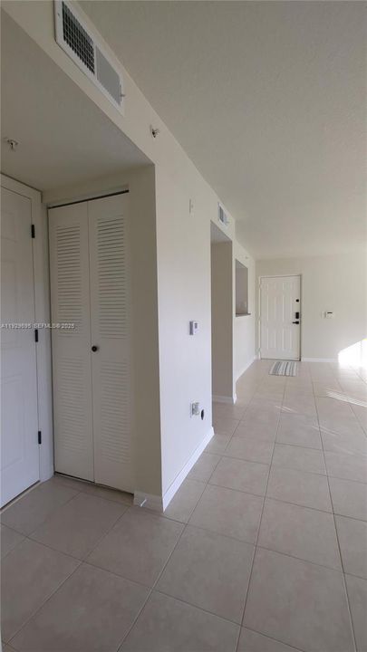 For Sale: $180,000 (1 beds, 1 baths, 760 Square Feet)