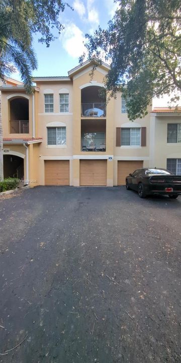 For Sale: $180,000 (1 beds, 1 baths, 760 Square Feet)