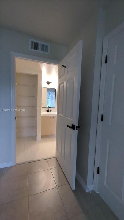 For Sale: $180,000 (1 beds, 1 baths, 760 Square Feet)