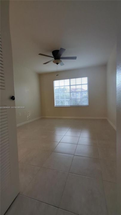 For Sale: $180,000 (1 beds, 1 baths, 760 Square Feet)