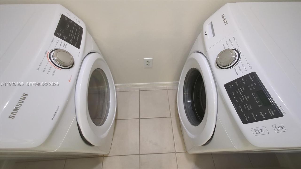 For Sale: $180,000 (1 beds, 1 baths, 760 Square Feet)