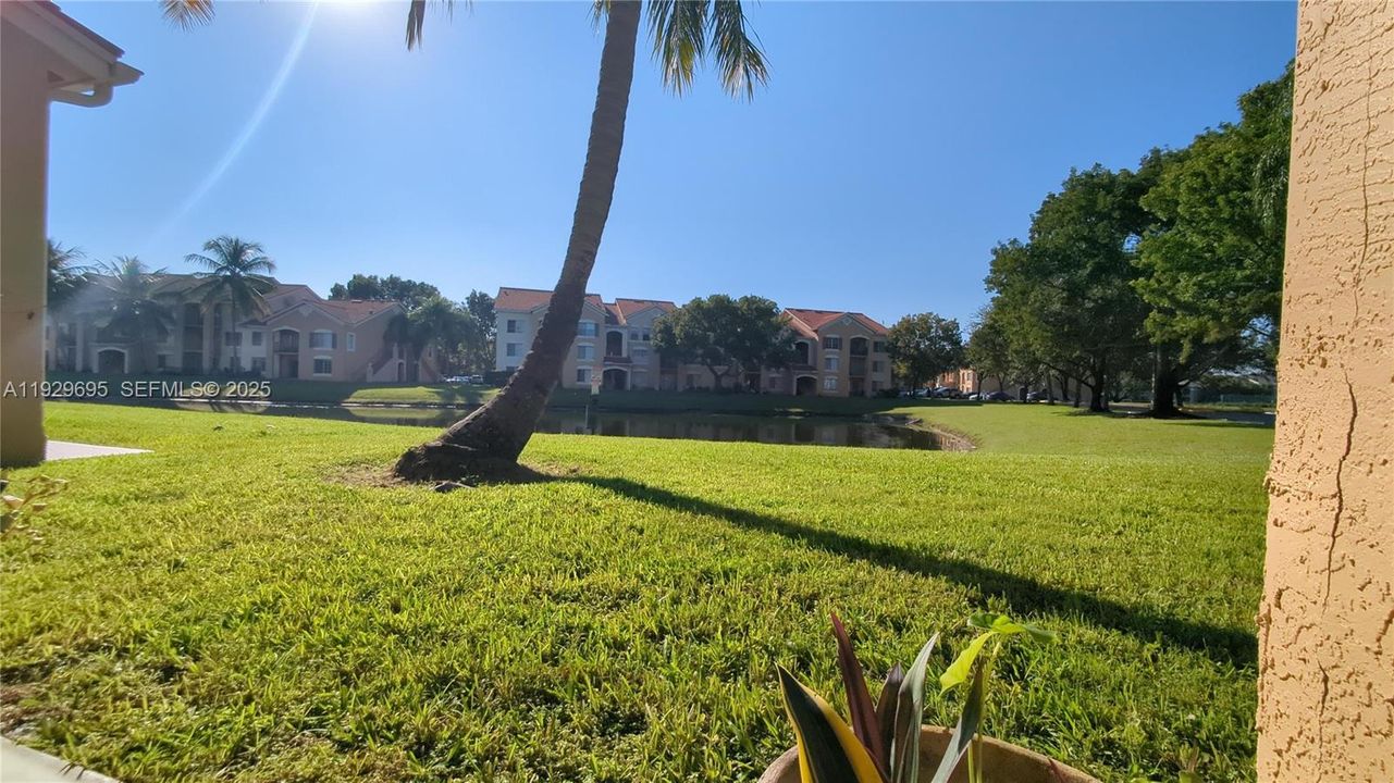 For Sale: $180,000 (1 beds, 1 baths, 760 Square Feet)