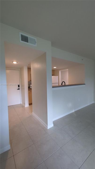 For Sale: $180,000 (1 beds, 1 baths, 760 Square Feet)