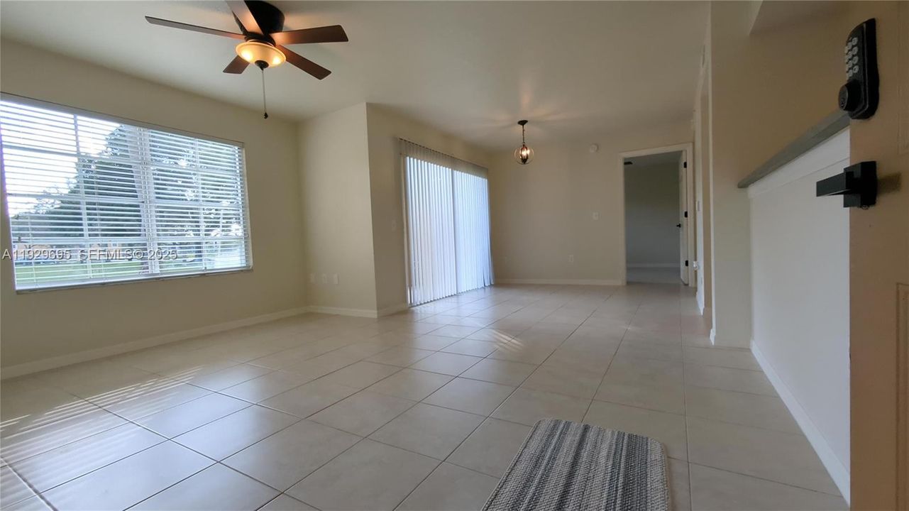 For Sale: $180,000 (1 beds, 1 baths, 760 Square Feet)