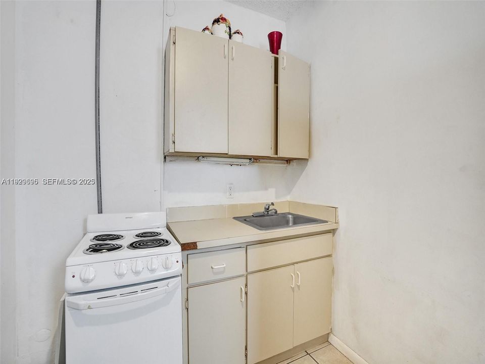 For Rent: $1,200 (3 beds, 2 baths, 1643 Square Feet)