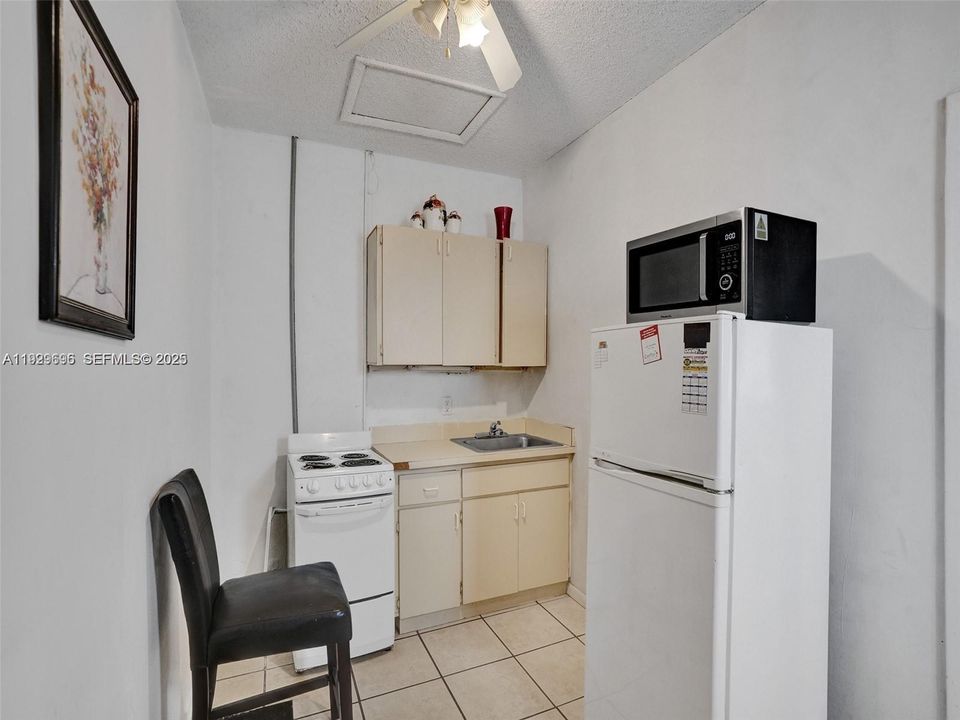 For Rent: $1,200 (3 beds, 2 baths, 1643 Square Feet)