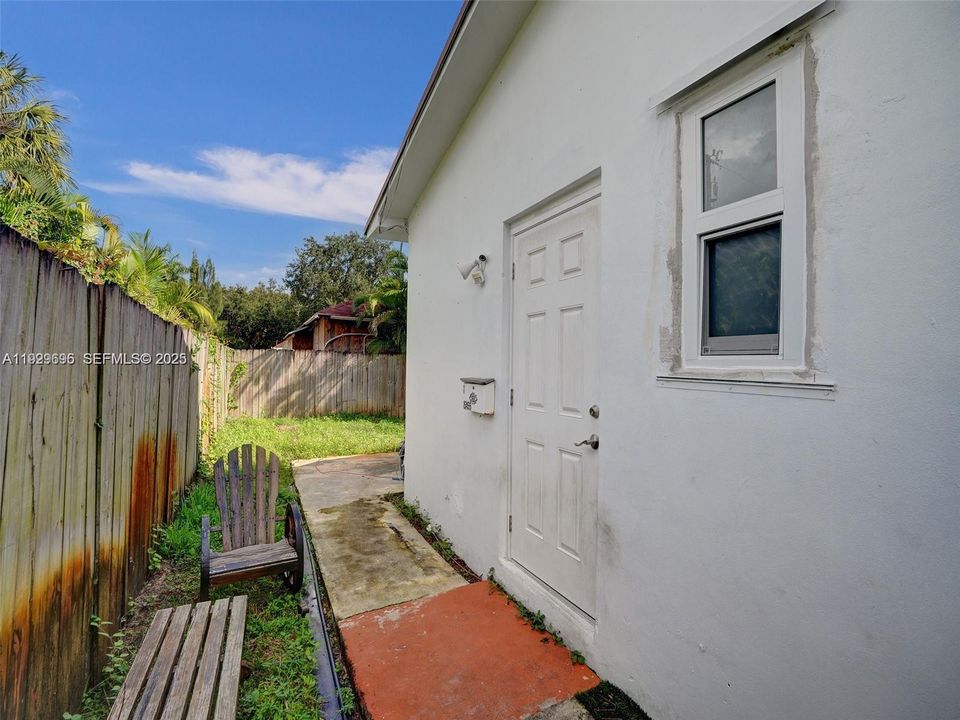 For Rent: $1,200 (3 beds, 2 baths, 1643 Square Feet)