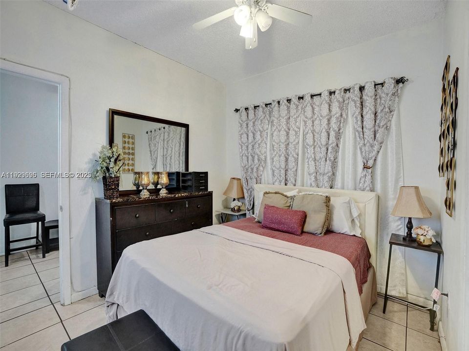 For Rent: $1,200 (3 beds, 2 baths, 1643 Square Feet)