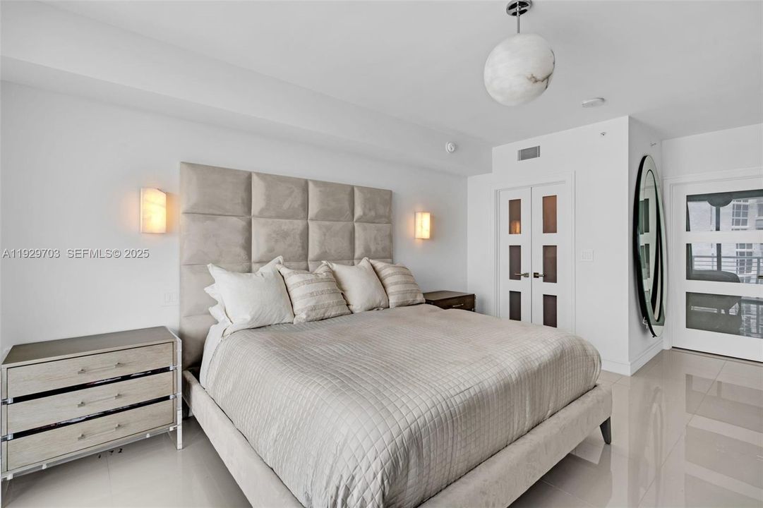 For Rent: $5,000 (2 beds, 2 baths, 1274 Square Feet)