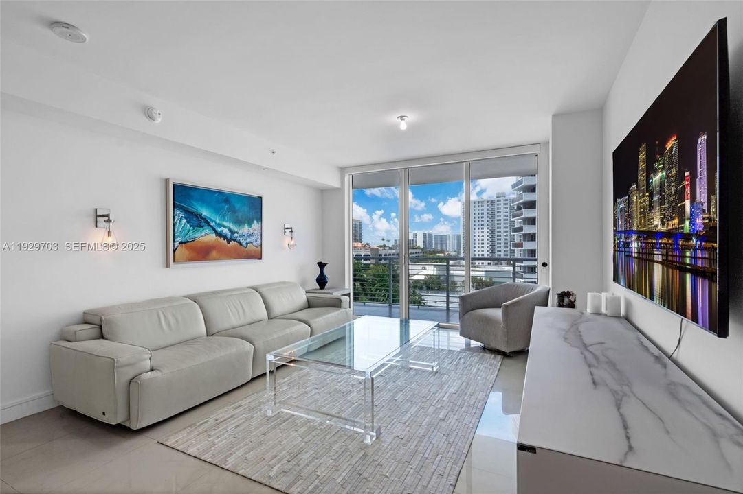 For Rent: $5,000 (2 beds, 2 baths, 1274 Square Feet)