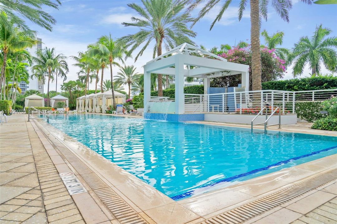 For Rent: $5,000 (2 beds, 2 baths, 1274 Square Feet)