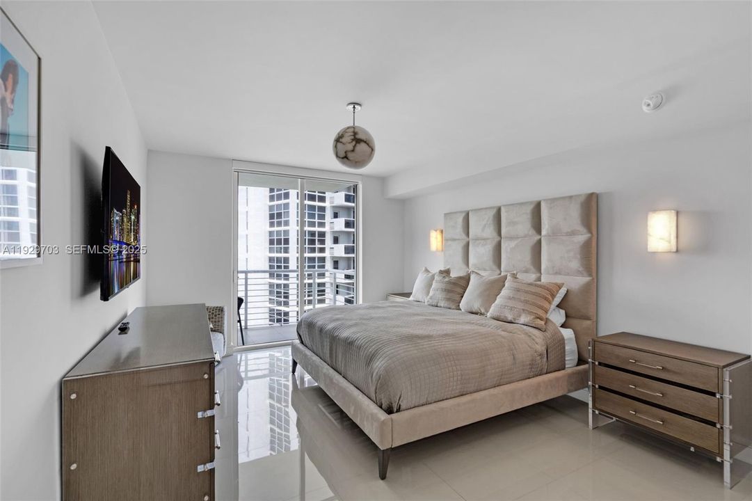 For Rent: $5,000 (2 beds, 2 baths, 1274 Square Feet)