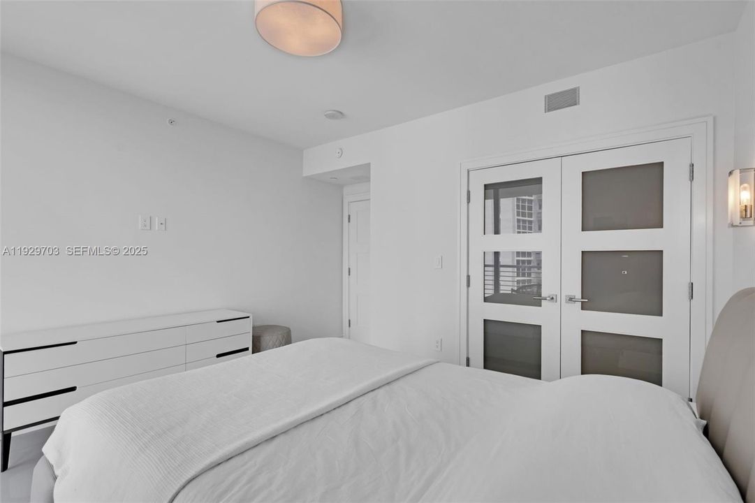 For Rent: $5,000 (2 beds, 2 baths, 1274 Square Feet)