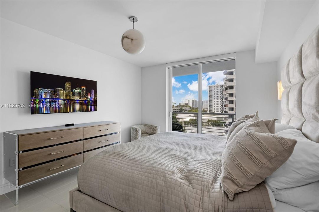 For Rent: $5,000 (2 beds, 2 baths, 1274 Square Feet)