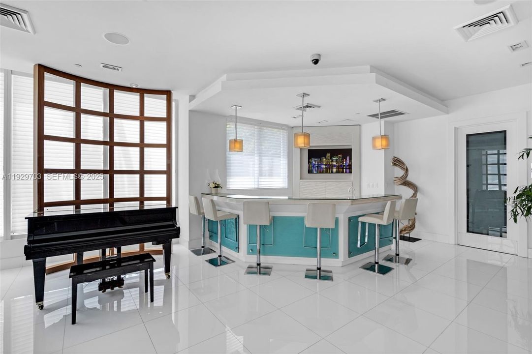 For Rent: $5,000 (2 beds, 2 baths, 1274 Square Feet)