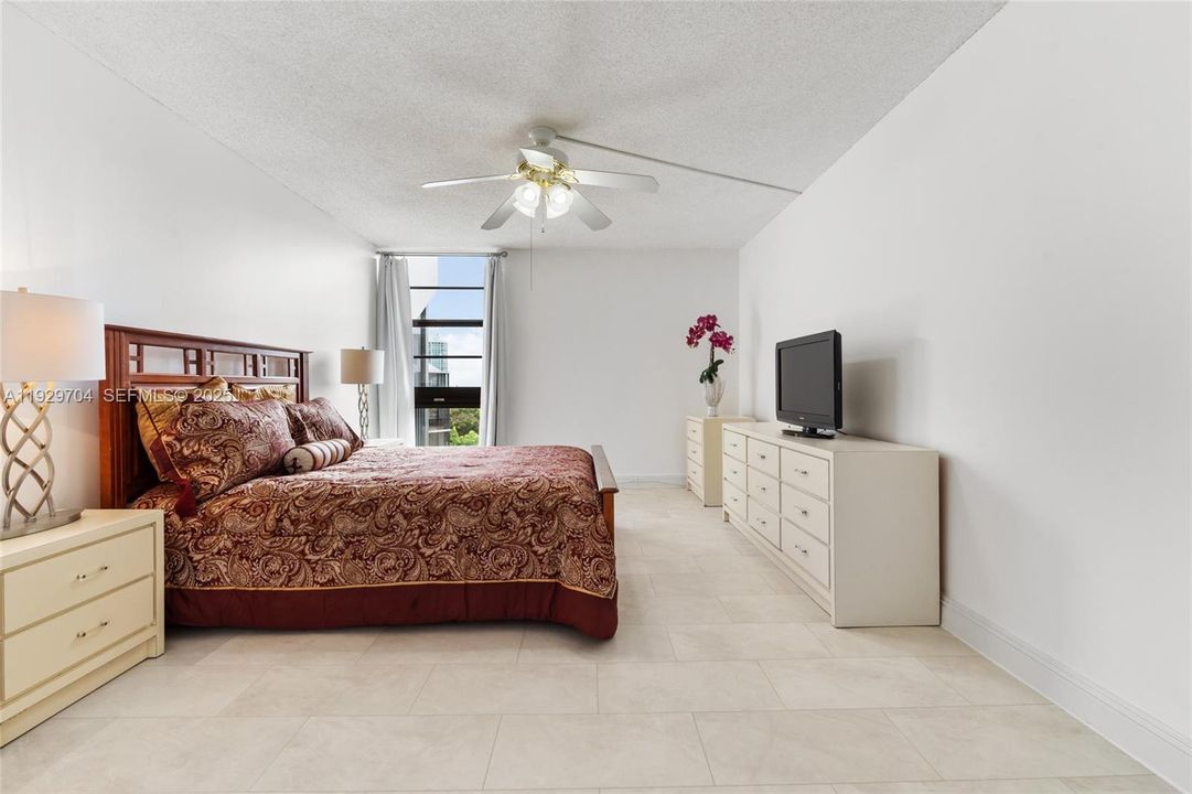 В аренду: $2,500 (2 спален, 2 ванн, 944 Квадратных фут)