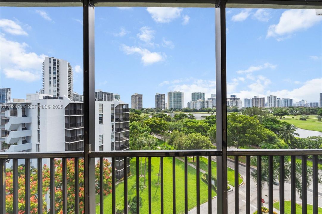 В аренду: $2,500 (2 спален, 2 ванн, 944 Квадратных фут)