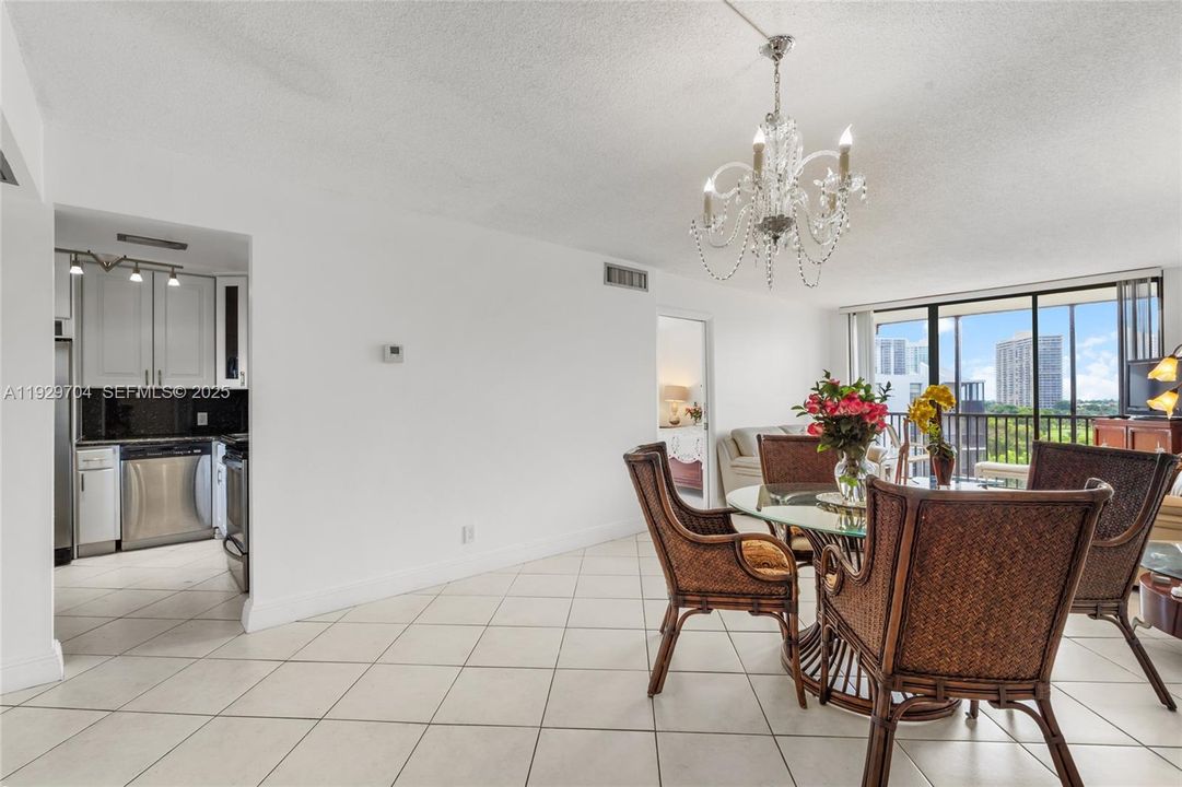 В аренду: $2,500 (2 спален, 2 ванн, 944 Квадратных фут)