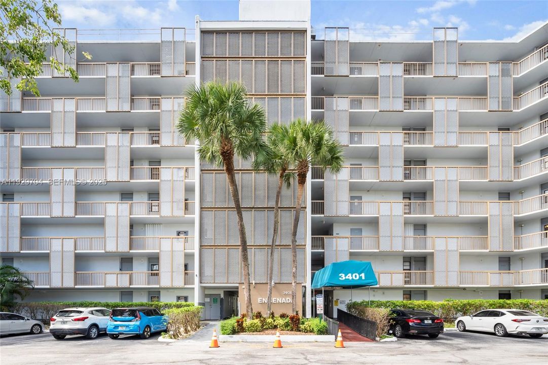 В аренду: $2,500 (2 спален, 2 ванн, 944 Квадратных фут)