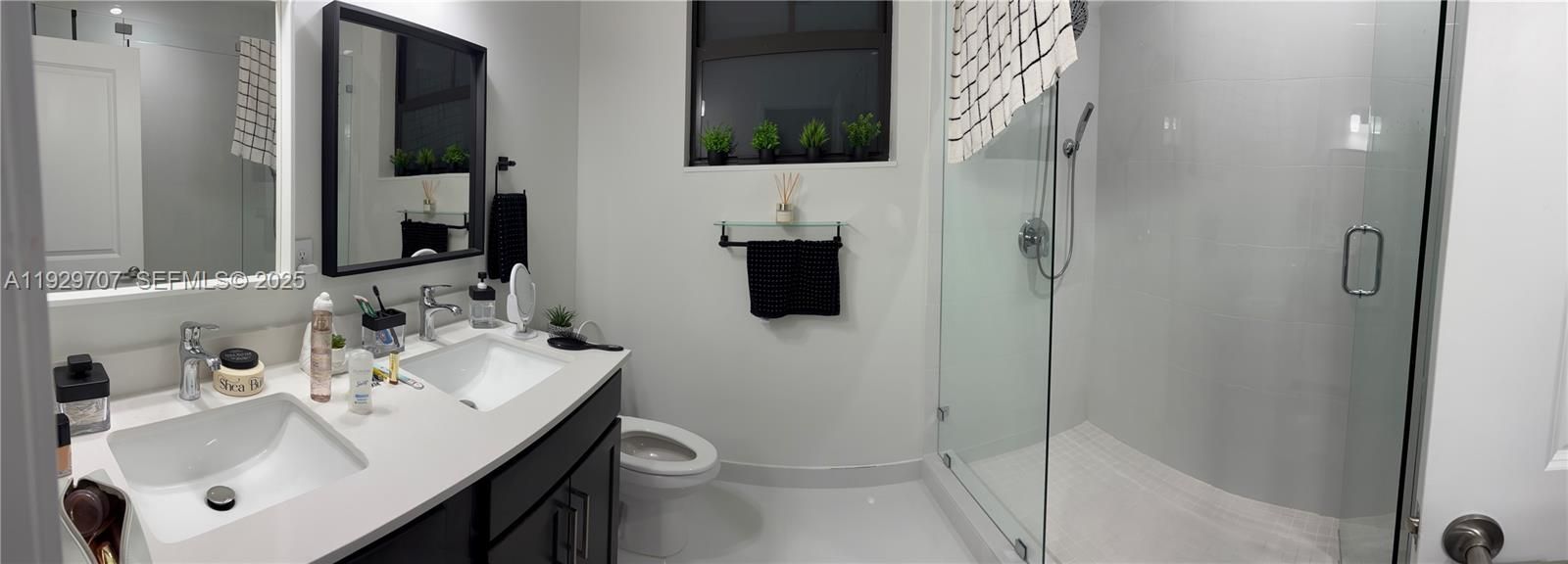 For Sale: $775,000 (4 beds, 3 baths, 2088 Square Feet)