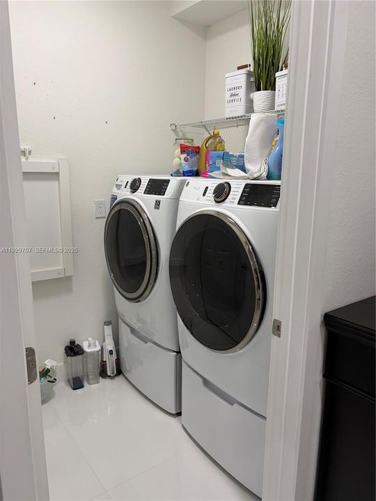 For Sale: $775,000 (4 beds, 3 baths, 2088 Square Feet)