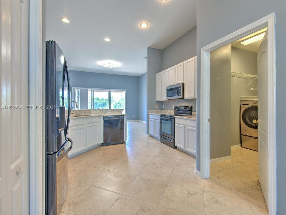 For Sale: $530,000 (4 beds, 3 baths, 2337 Square Feet)