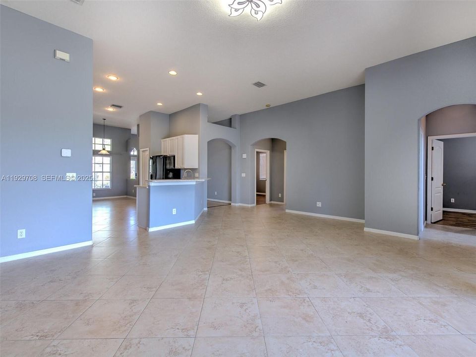 For Sale: $530,000 (4 beds, 3 baths, 2337 Square Feet)