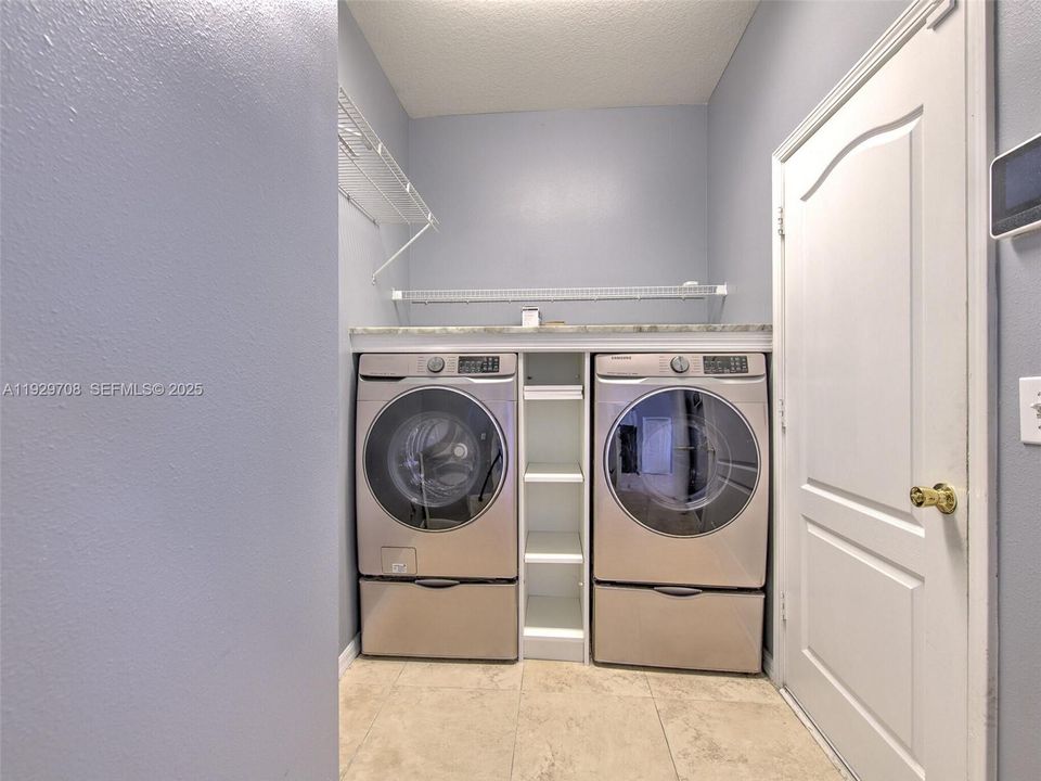 For Sale: $530,000 (4 beds, 3 baths, 2337 Square Feet)