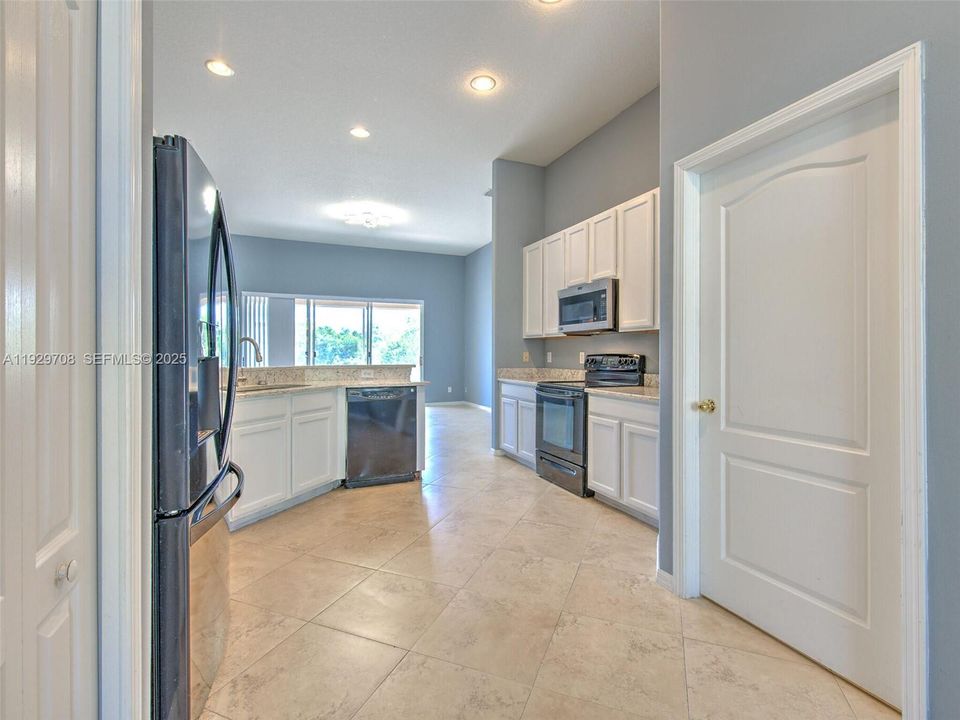 For Sale: $530,000 (4 beds, 3 baths, 2337 Square Feet)