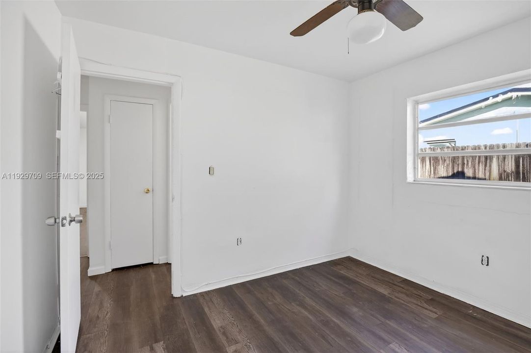 For Sale: $445,000 (3 beds, 2 baths, 1233 Square Feet)