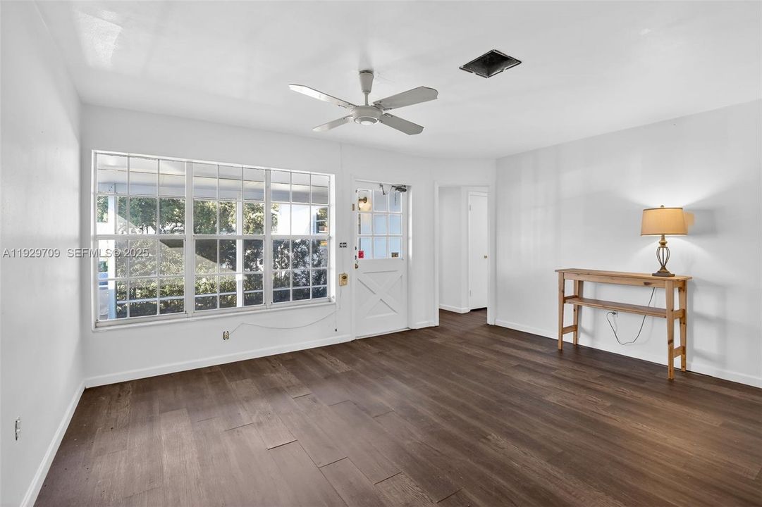 For Sale: $445,000 (3 beds, 2 baths, 1233 Square Feet)