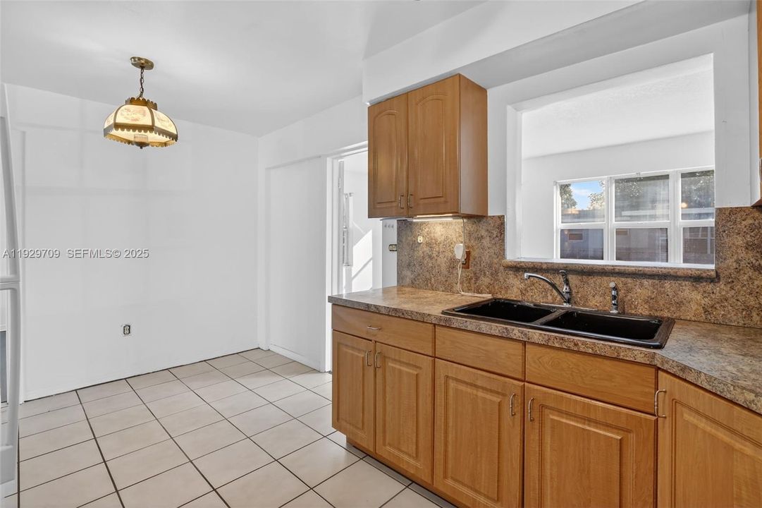 For Sale: $445,000 (3 beds, 2 baths, 1233 Square Feet)