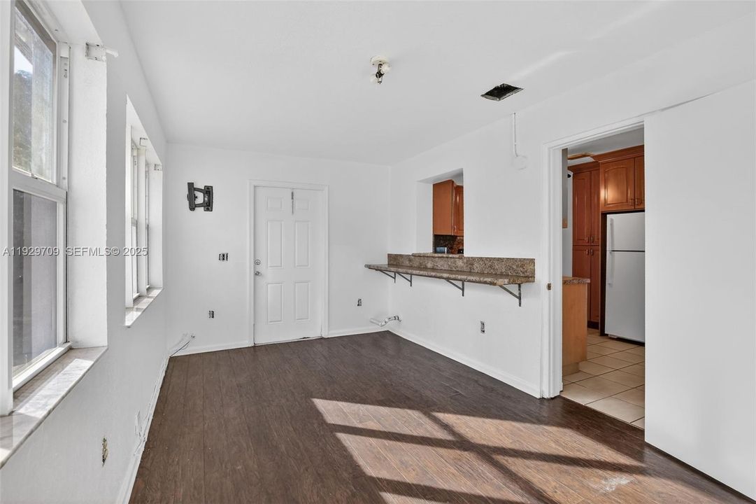 For Sale: $445,000 (3 beds, 2 baths, 1233 Square Feet)